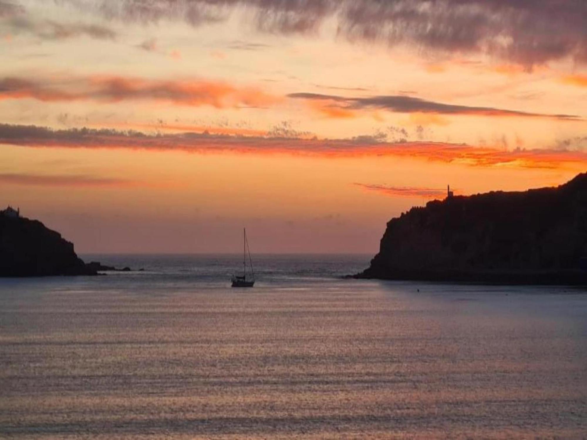 Beautiful Apartment In S O Martinho Do Porto With Balcony São Martinho do Porto Buitenkant foto