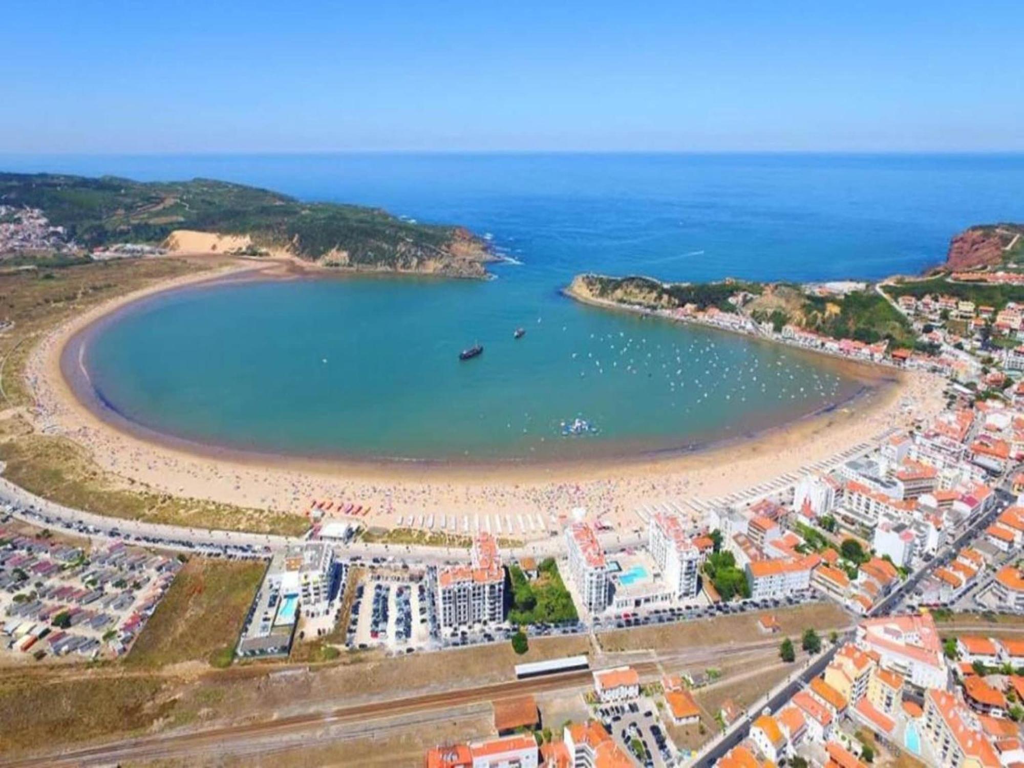 Beautiful Apartment In S O Martinho Do Porto With Balcony São Martinho do Porto Buitenkant foto