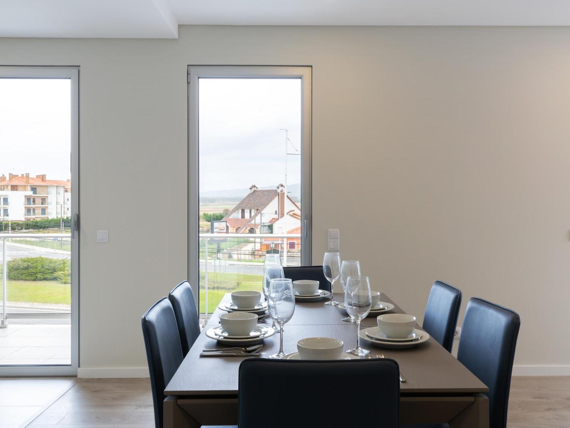 Beautiful Apartment In S O Martinho Do Porto With Balcony São Martinho do Porto Buitenkant foto
