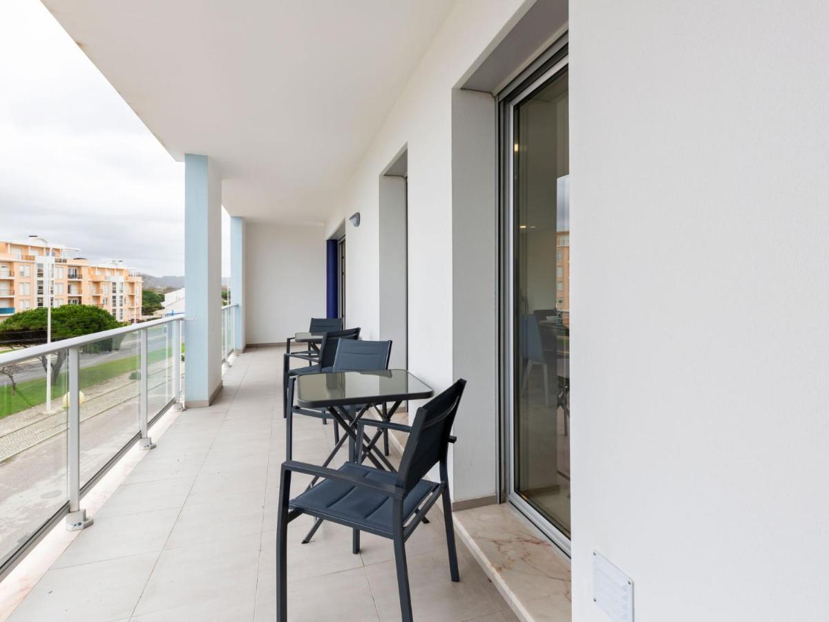 Beautiful Apartment In S O Martinho Do Porto With Balcony São Martinho do Porto Buitenkant foto
