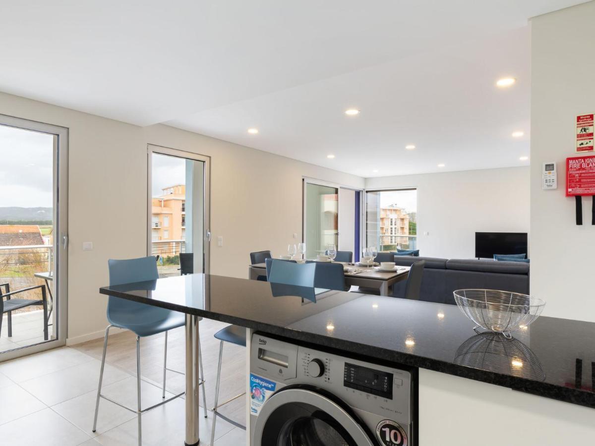Beautiful Apartment In S O Martinho Do Porto With Balcony São Martinho do Porto Buitenkant foto