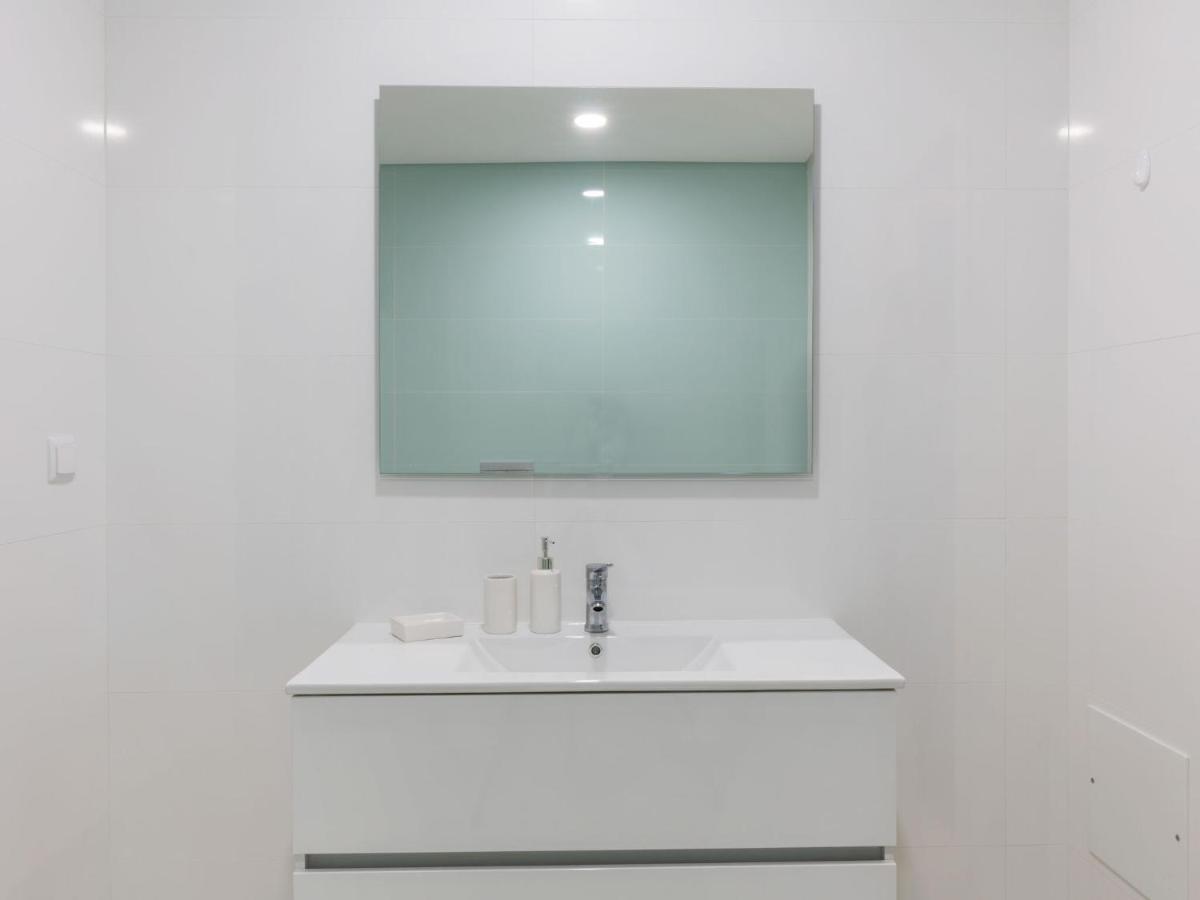 Beautiful Apartment In S O Martinho Do Porto With Balcony São Martinho do Porto Buitenkant foto
