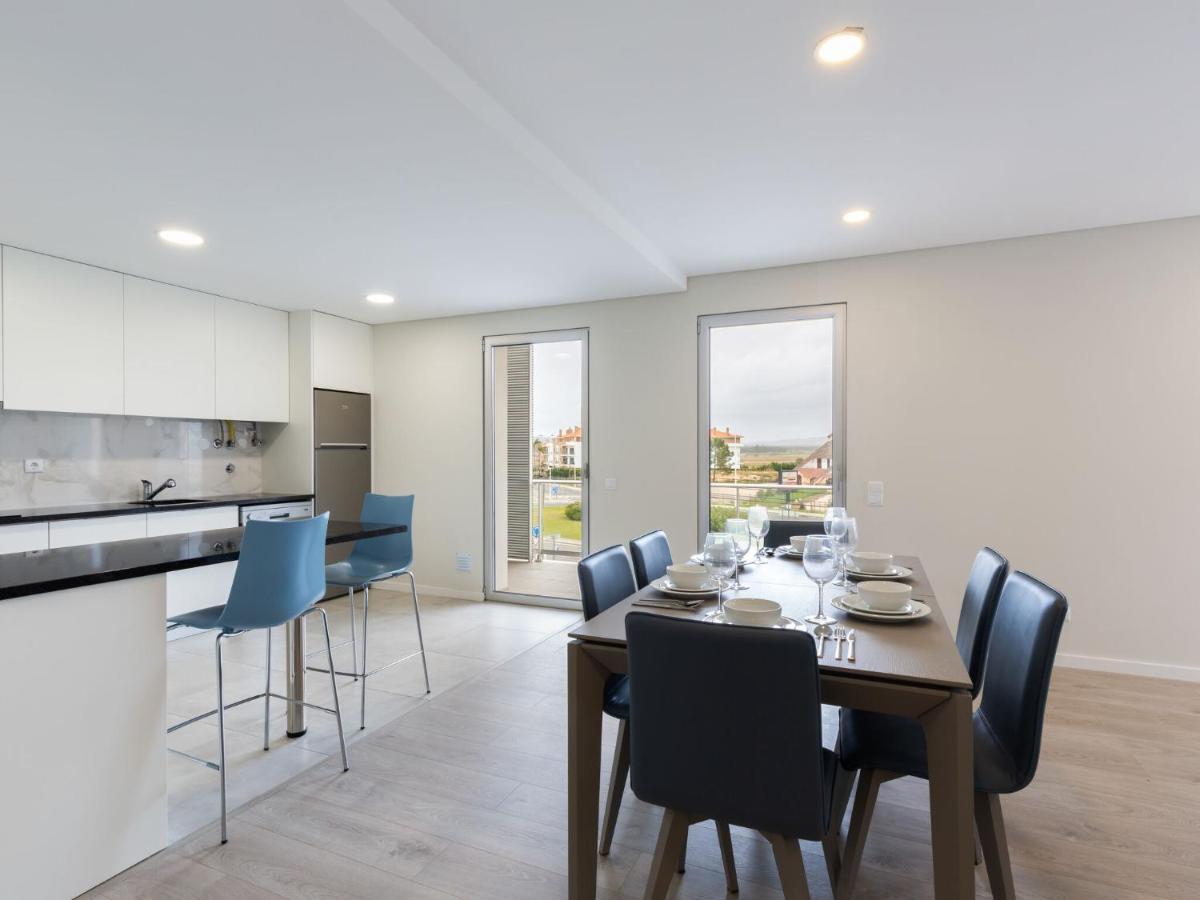 Beautiful Apartment In S O Martinho Do Porto With Balcony São Martinho do Porto Buitenkant foto